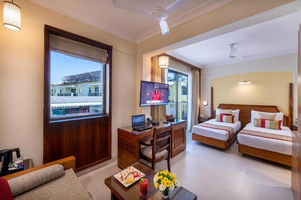 Sea Breeze Max Resort & Spa Madgaon Exterior photo